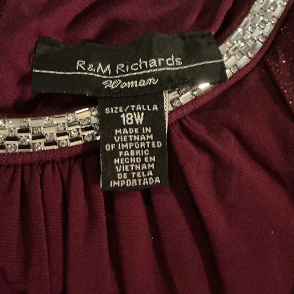 Elegant Burgundy sleeveless Evening Dress with glittery cape - Picture 7 of 7